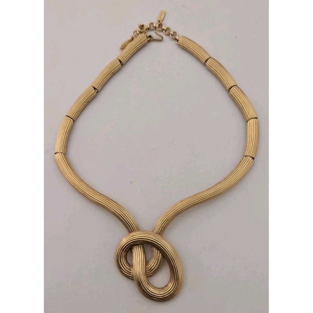 Vintage Signed Monet Gold Plate Knot Pretzel Pendant Ribbed Link 1970's Necklace